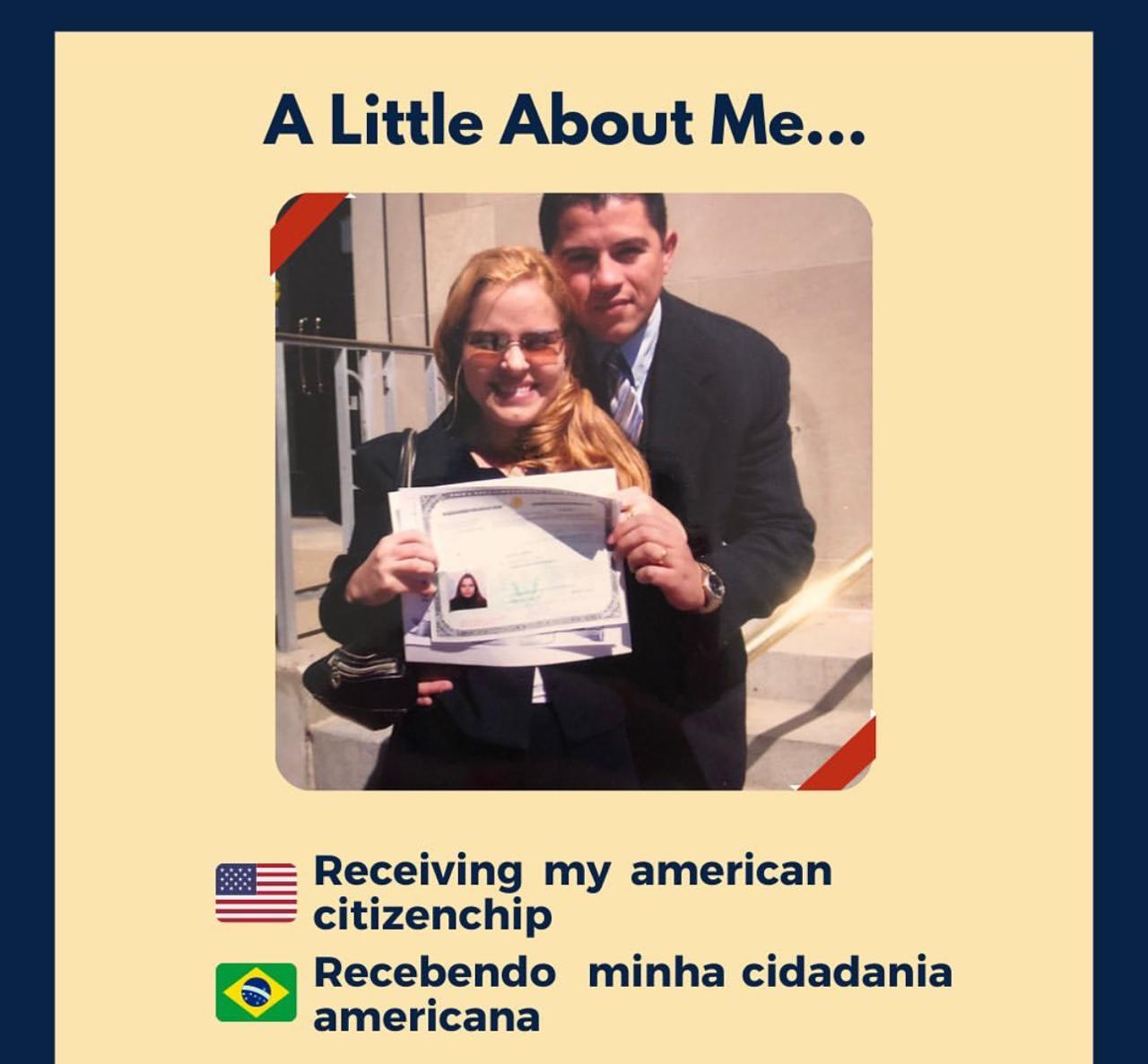 Karol recebendo a cidadania americana
